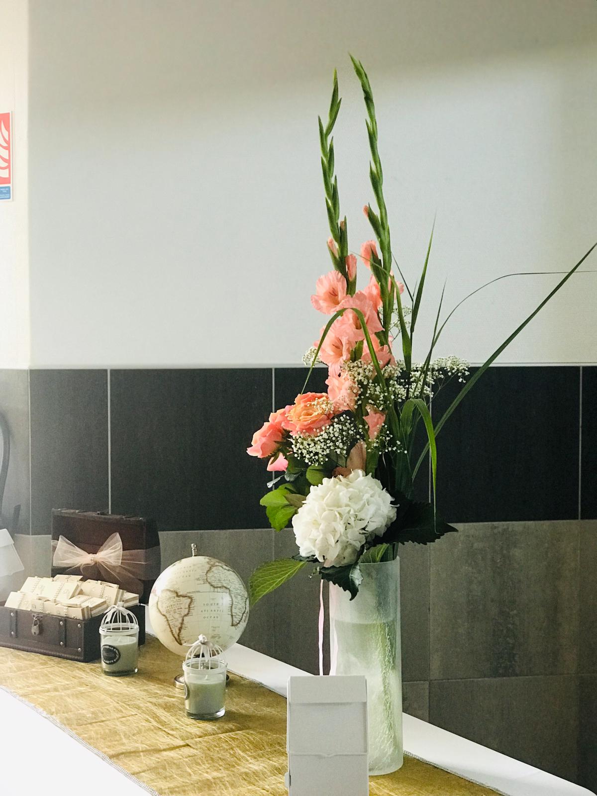 Bouquet de fleurs pour décor buffet