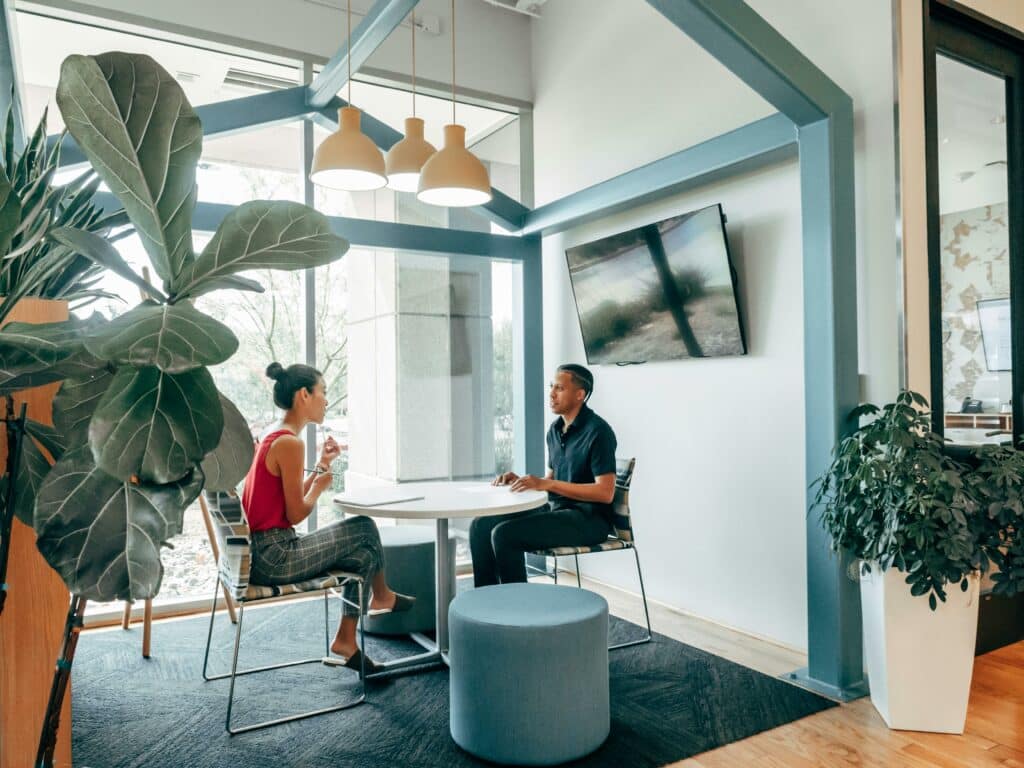 Plantes en pot dans une entreprise