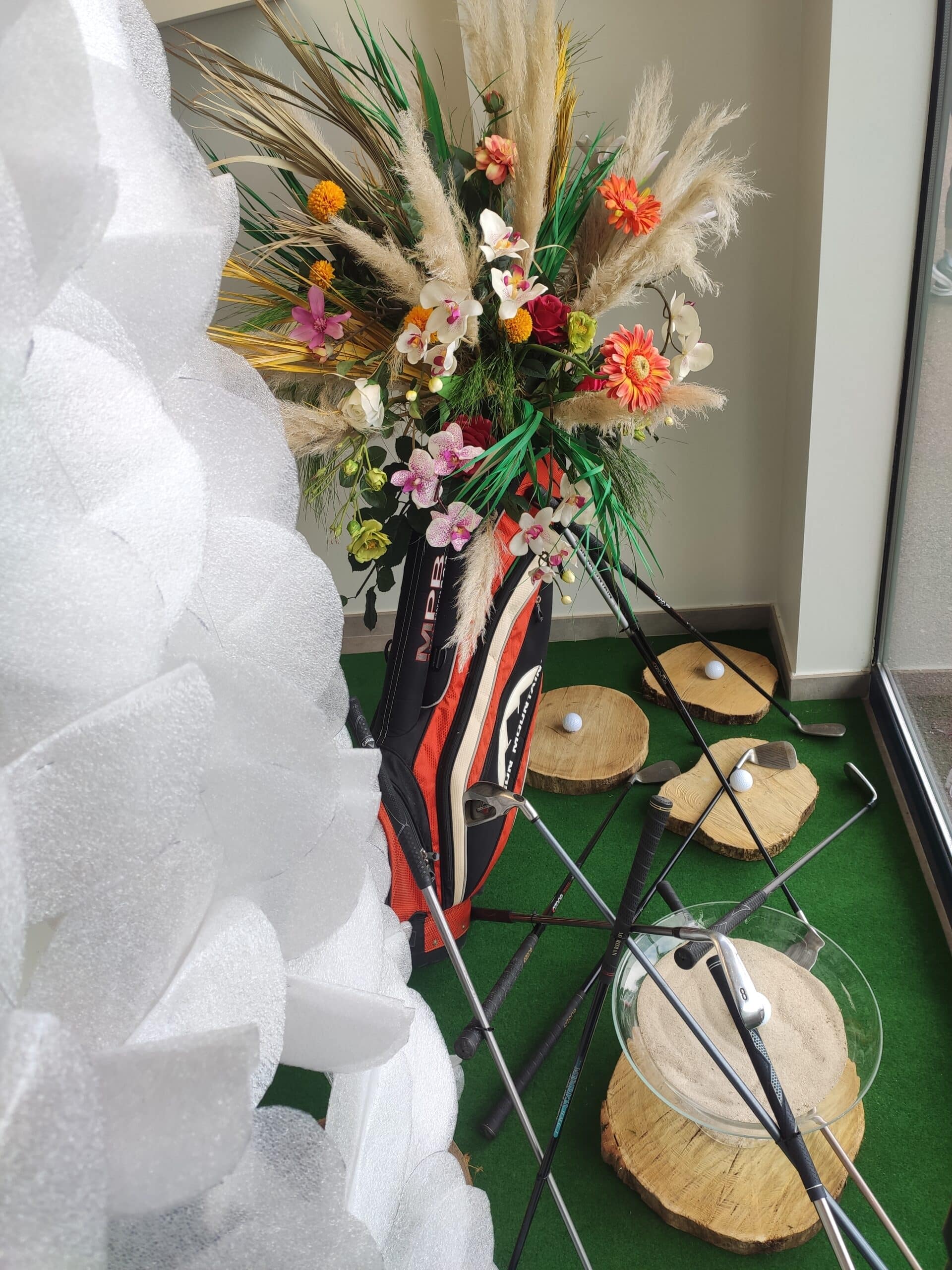 Décoration d'une vitrine d'un golf