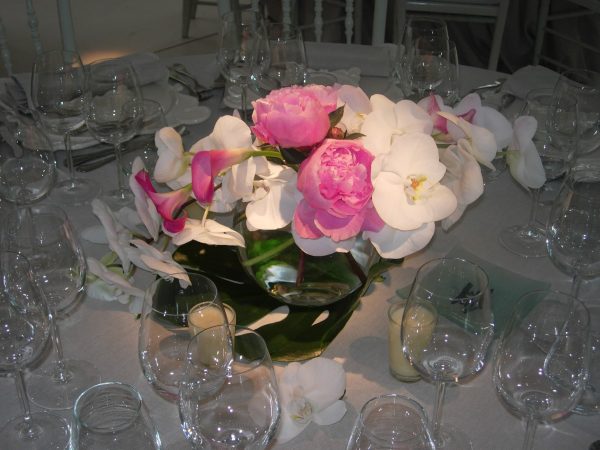 Centre de table avec des orchidées