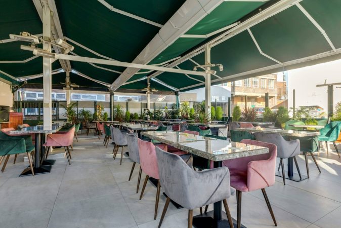 Terrasse de restaurant aménagée